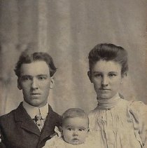 Eliza Carnahan, Gertrude Carnahan & Delbert Carnahan (ca. 1900-1910)