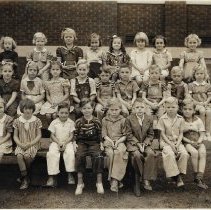 Delphia Allen's 1941 first grade class at Jefferson School
