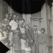 Abraham Huff & Mary (McArtor) Huff and their family (ca. 1929)