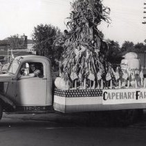 Capehart Farms float (ca. 1940-1950)