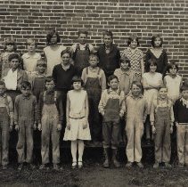 Clair Smiley Stuffle's grade school students (1929)