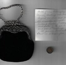 Coin purse belonging to Eleanor Edith Hastings (1905-1915)