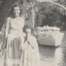 Pauline Vollmer & her daughter, Carolyn (ca. 1949)