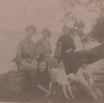 Jennie June (Elmore) Morris & her three children (1908)