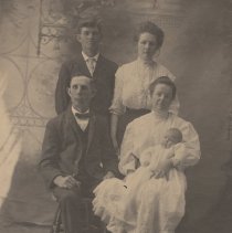 James W. Singleton & Anna M. (Jackson) Singleton & their family (ca. 1909)