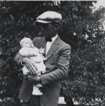 Robert Neil Barber with his daughter, Joyce (1926)