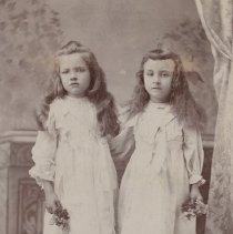 Doris and Fern Beck (1897)