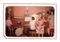 ca 1960s The Rhythm Queens