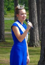 Natalie Popp singing the National Anthem