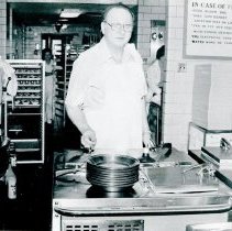 Irv Rosenbaum volunteering in kitchen on Christmas