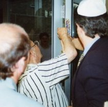 Mezuzah being affixed to Federation building at dedication