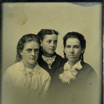 Susanna Adams Winn and two unidentified women