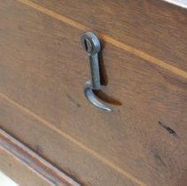 Detail - Hook on left side of box