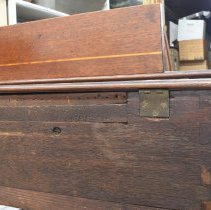 Detail - Back left of box