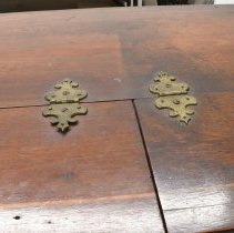 Detail - Top right of box