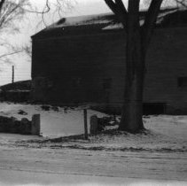 221 Lowell Street, Barn