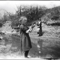 Buffalo Society of Natural Sciences Nature Club Field Trip - Girl With Frog