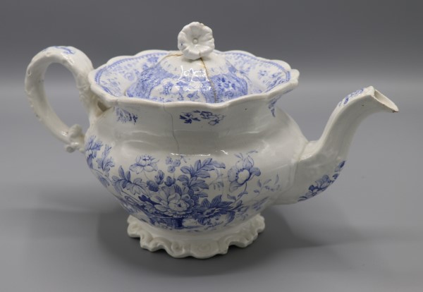 Pearlware teapot