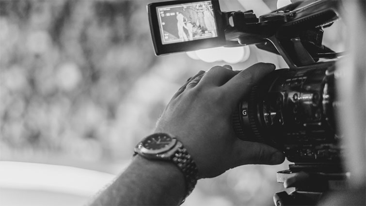 Six Videography Tips for Shooting in Bright Sunlight — Shade Your Monitor Six Videography Tips for Shooting in Bright Sunlight — Shade Your Monitor