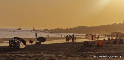 Atardecer en playa Punta Colorada brava