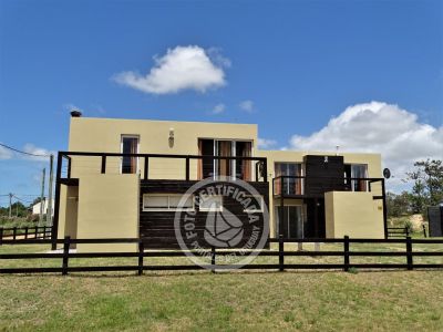 Villa Negro y Blanco Punta del Diablo