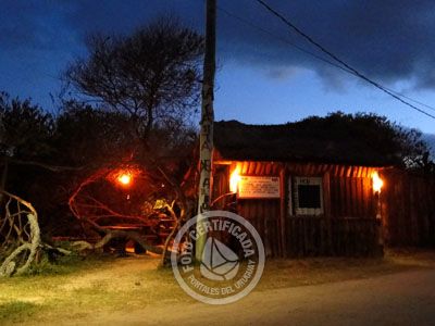 Pub La Casita del Arbol Valizas