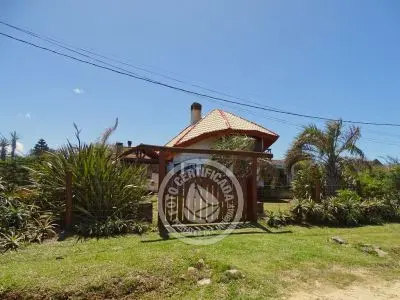 House Albiceleste La Paloma