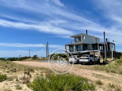 Santa Maria de Las Arenas - Portal del Diablo