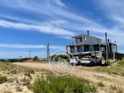 Santa Maria de Las Arenas - Portal del Diablo