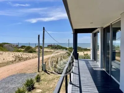 Santa Maria de Las Arenas - Portal del Diablo