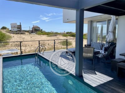 Santa Maria de Las Arenas - Portal del Diablo