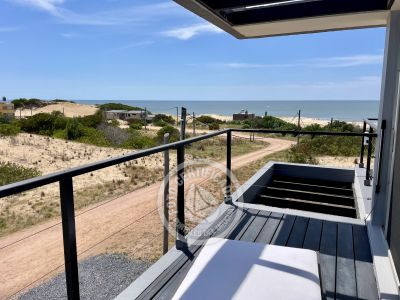 Santa Maria de Las Arenas - Portal del Diablo