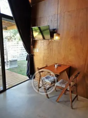 mesa plegable y tv netflix