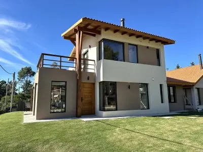 Domus, Punta Colorada, 3 dormitorios, 2 baños y piscina