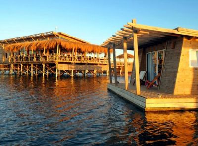 Lugares Un hotel flotante en Laguna Garzón para respirar paz y naturaleza Rocha