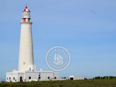 El Faro de Cabo de Santa María está ubicado las costa del Océano Atlántico, en La Paloma, Rocha,