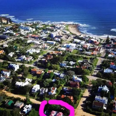 Houses|Cabins|Aptos|Villas... CASA CON PISCINA CERRADA CLIMATIZADA LA BARRA PARA 12, 5 DOR La Barra