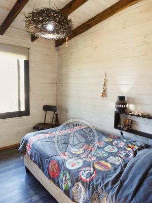 Cuarto con cama de 1 1/2 plaza. 