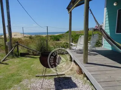 Cabin Cabaña frente al mar en La Viuda Punta del Diablo