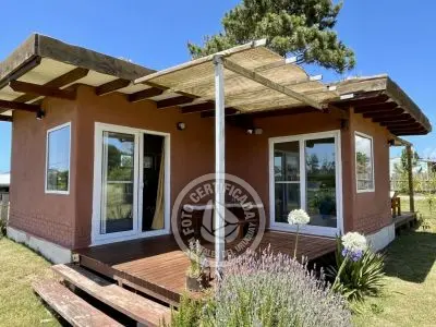 Bungalow Terrana, casa de bio construccion en la Viuda Punta del Diablo