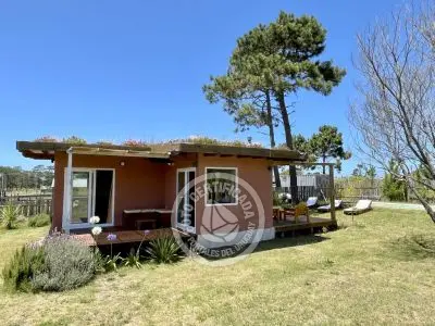 Bungalow Terrana, casa de bio construccion en la Viuda Punta del Diablo