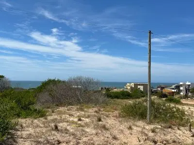 Terreno en La Viuda a metros de la playa. M.184 S.9