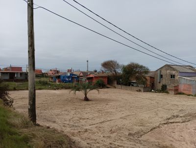 Local comercial con 2 terrenos  - Punta del Diablo
