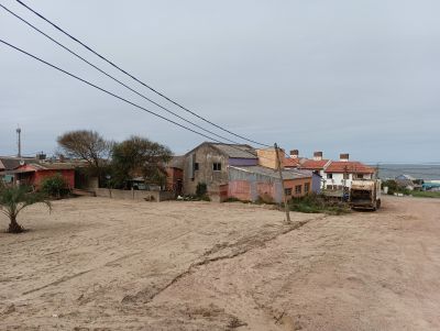 Local comercial con 2 terrenos  - Punta del Diablo