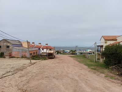 Local comercial con 2 terrenos  - Punta del Diablo