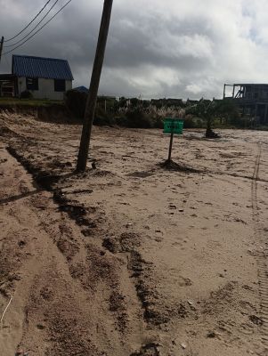 Local comercial con 2 terrenos  - Punta del Diablo