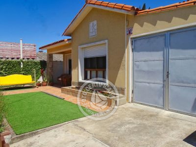 América - Chalet al frente - La Paloma