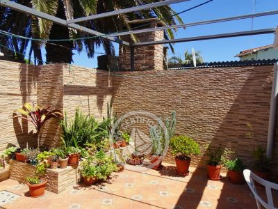 América - Chalet al frente - La Paloma