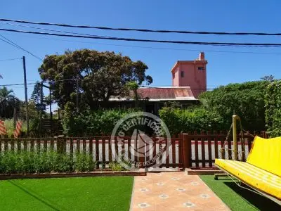 América - Chalet al frente - La Paloma