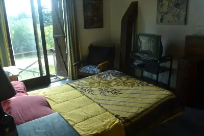 Habitación matrimonial con balcón